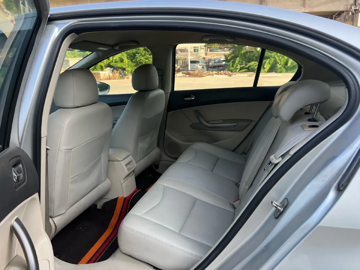 2013 Peugeot 408 2.0L 147HP L4 5MT,autocango,china used car exporter,china ev exporter,chinese used car exporter,chinese used ev exporter