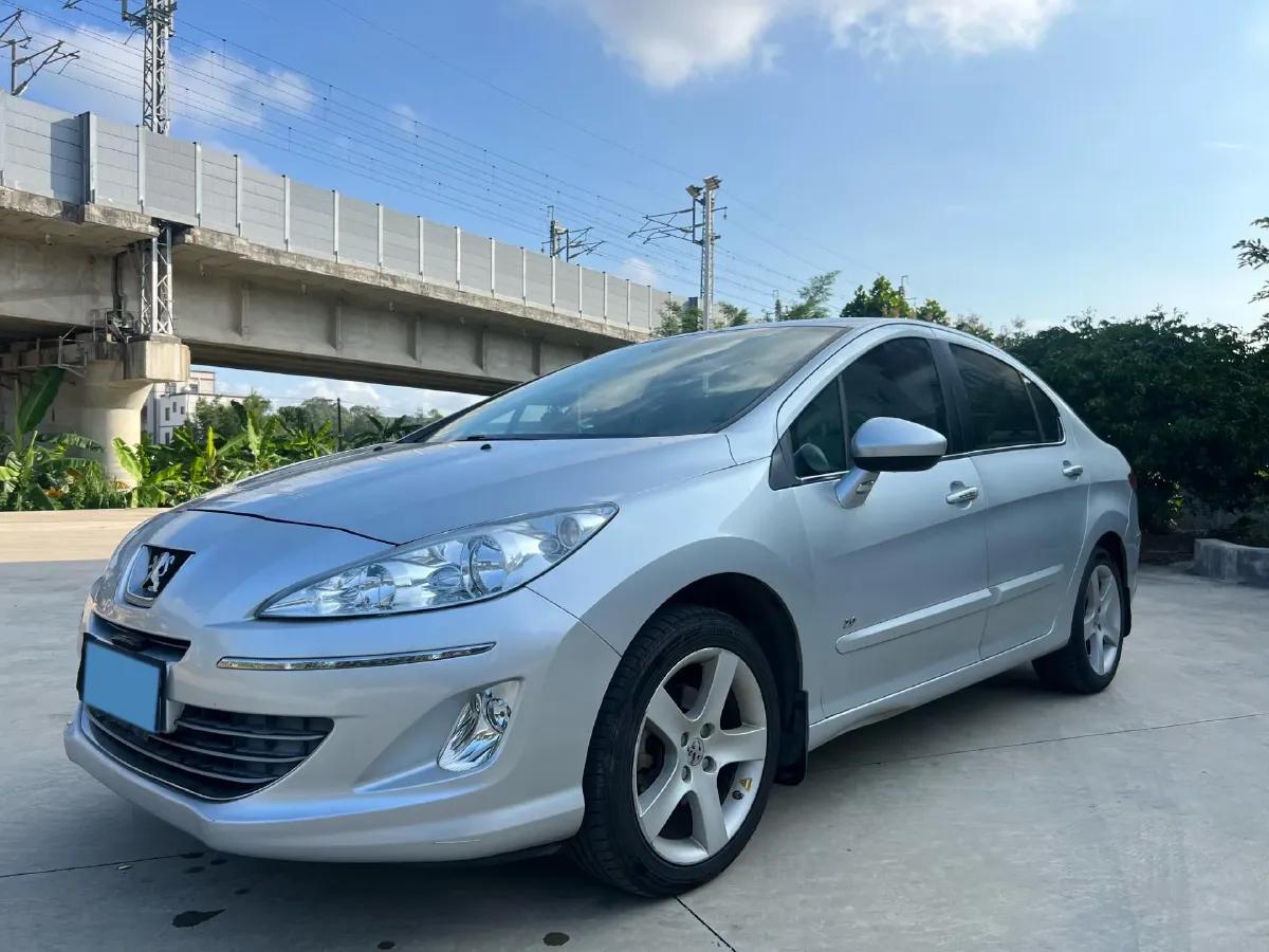 2013 Peugeot 408 2.0L 147HP L4 5MT,autocango,china used car exporter,china ev exporter,chinese used car exporter,chinese used ev exporter