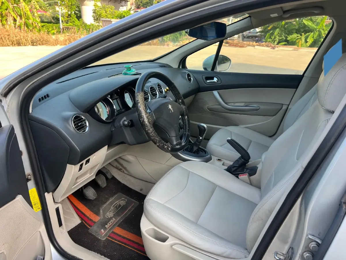 2013 Peugeot 408 2.0L 147HP L4 5MT,autocango,china used car exporter,china ev exporter,chinese used car exporter,chinese used ev exporter