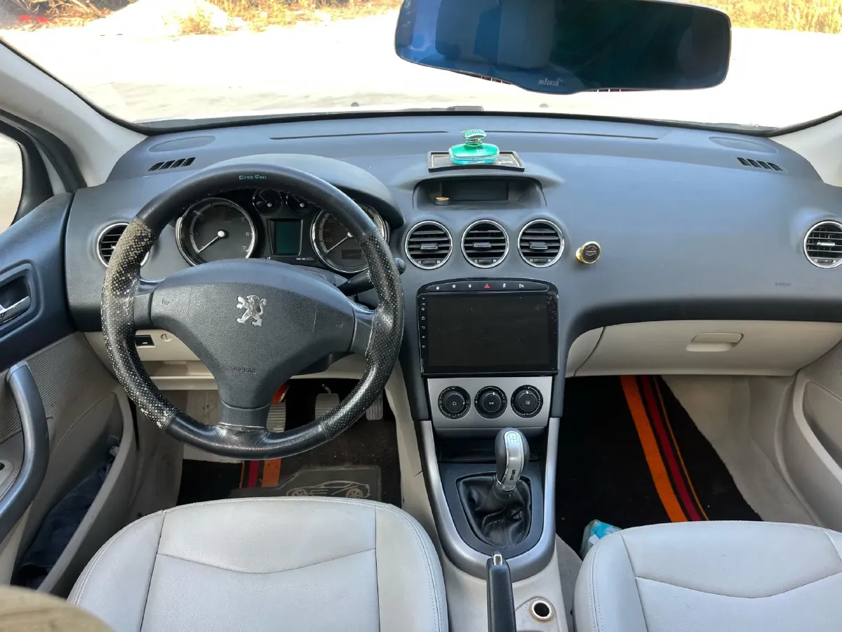 2013 Peugeot 408 2.0L 147HP L4 5MT,autocango,china used car exporter,china ev exporter,chinese used car exporter,chinese used ev exporter