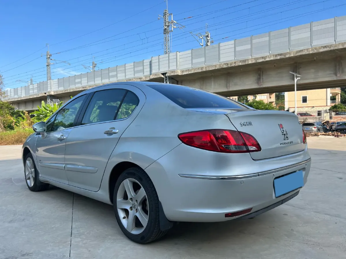 2013 Peugeot 408 2.0L 147HP L4 5MT,autocango,china used car exporter,china ev exporter,chinese used car exporter,chinese used ev exporter