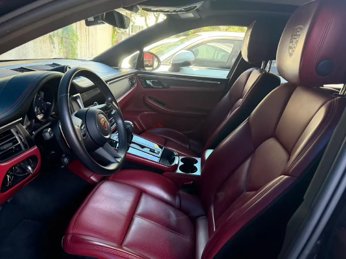 2022 Porsche Macan 2.0T 265HP L4 7DCT,autocango,china used car exporter,china ev exporter,chinese used car exporter,chinese used ev exporter