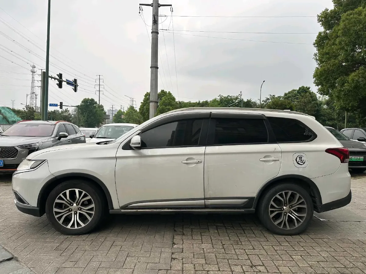 2018 Mitsubishi Outlander 2.0L 166HP L4 CVT,autocango,china used car exporter,china ev exporter,chinese used car exporter,chinese used ev exporter