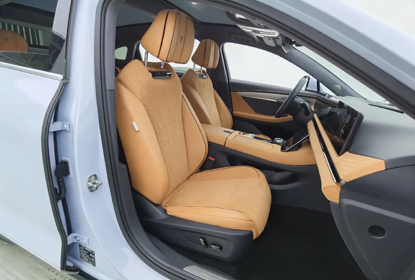 2023 Voyah ZhuiGuang BEV 82.11KWH,autocango,china used car exporter,china ev exporter,chinese used car exporter,chinese used ev exporter