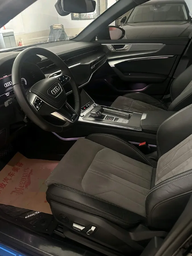 2024 Audi A6L 2.0T 245HP L4 7DCT,autocango,china used car exporter,china ev exporter,chinese used car exporter,chinese used ev exporter
