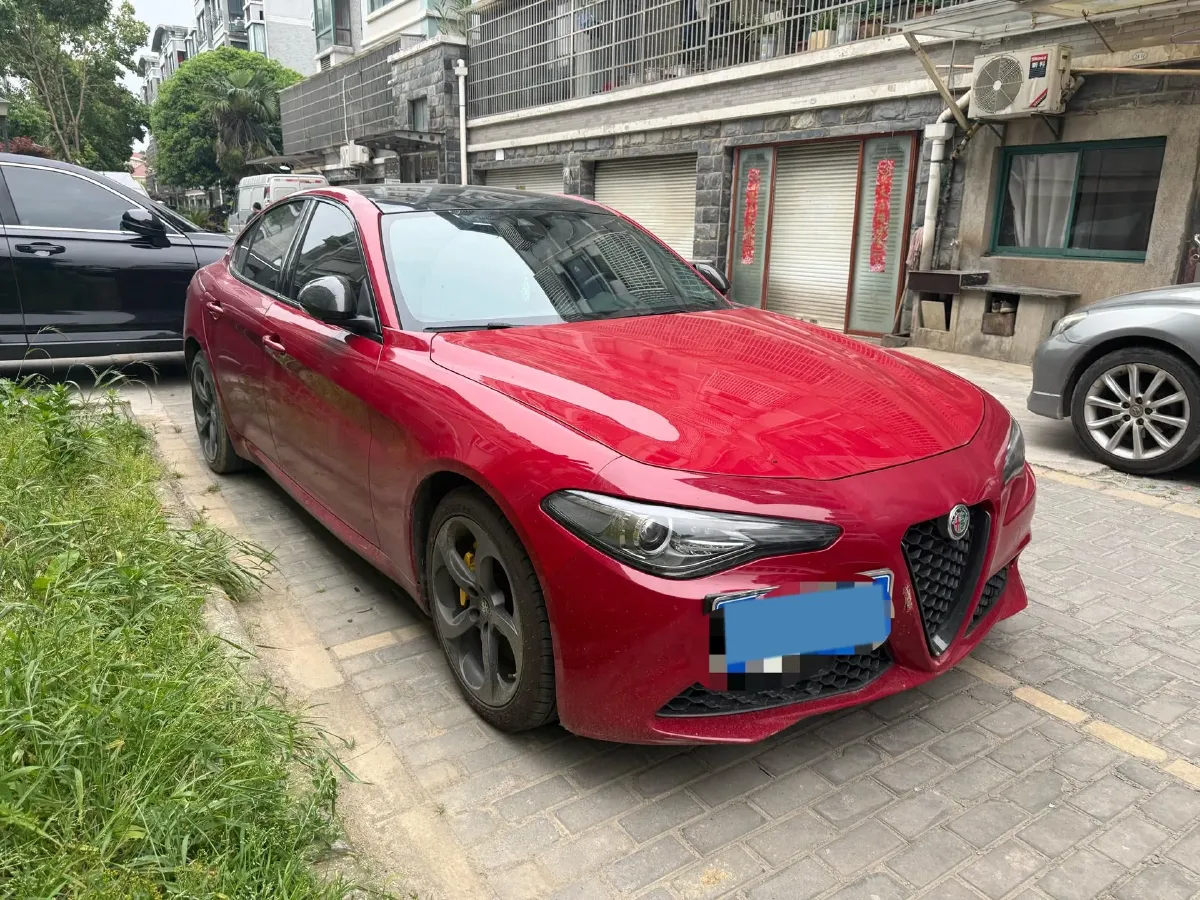 2020 Alfa Romeo Giulia 2.0T 280HP L4 8AT,autocango,china used car exporter,china ev exporter,chinese used car exporter,chinese used ev exporter