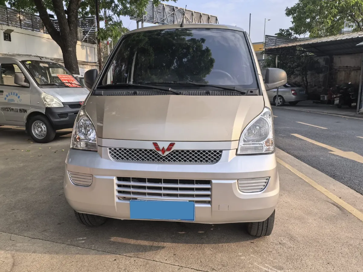 2021 WuLing RongGuang 1.5L 99HP L4 5MT,autocango,china used car exporter,china ev exporter,chinese used car exporter,chinese used ev exporter