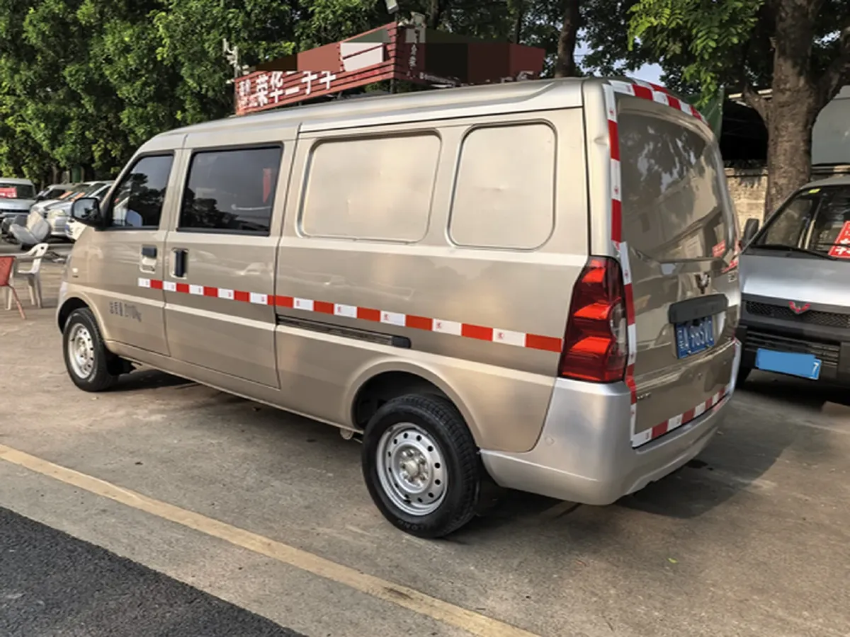 2021 WuLing RongGuang 1.5L 99HP L4 5MT,autocango,china used car exporter,china ev exporter,chinese used car exporter,chinese used ev exporter