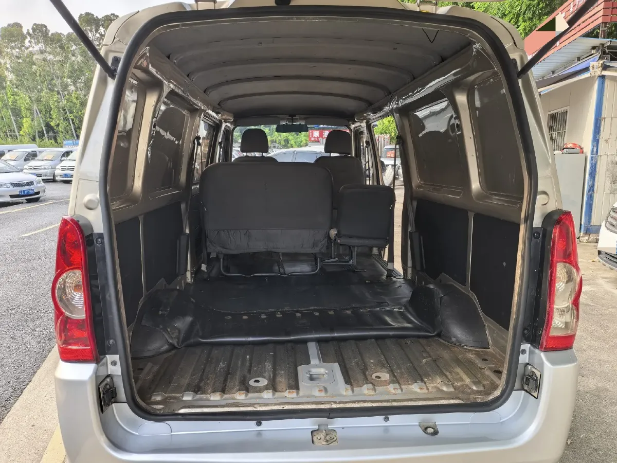 2021 WuLing RongGuang 1.5L 99HP L4 5MT,autocango,china used car exporter,china ev exporter,chinese used car exporter,chinese used ev exporter