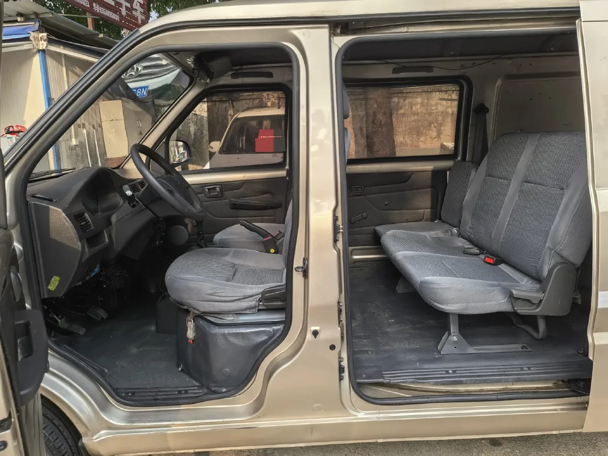 2021 WuLing RongGuang 1.5L 99HP L4 5MT,autocango,china used car exporter,china ev exporter,chinese used car exporter,chinese used ev exporter