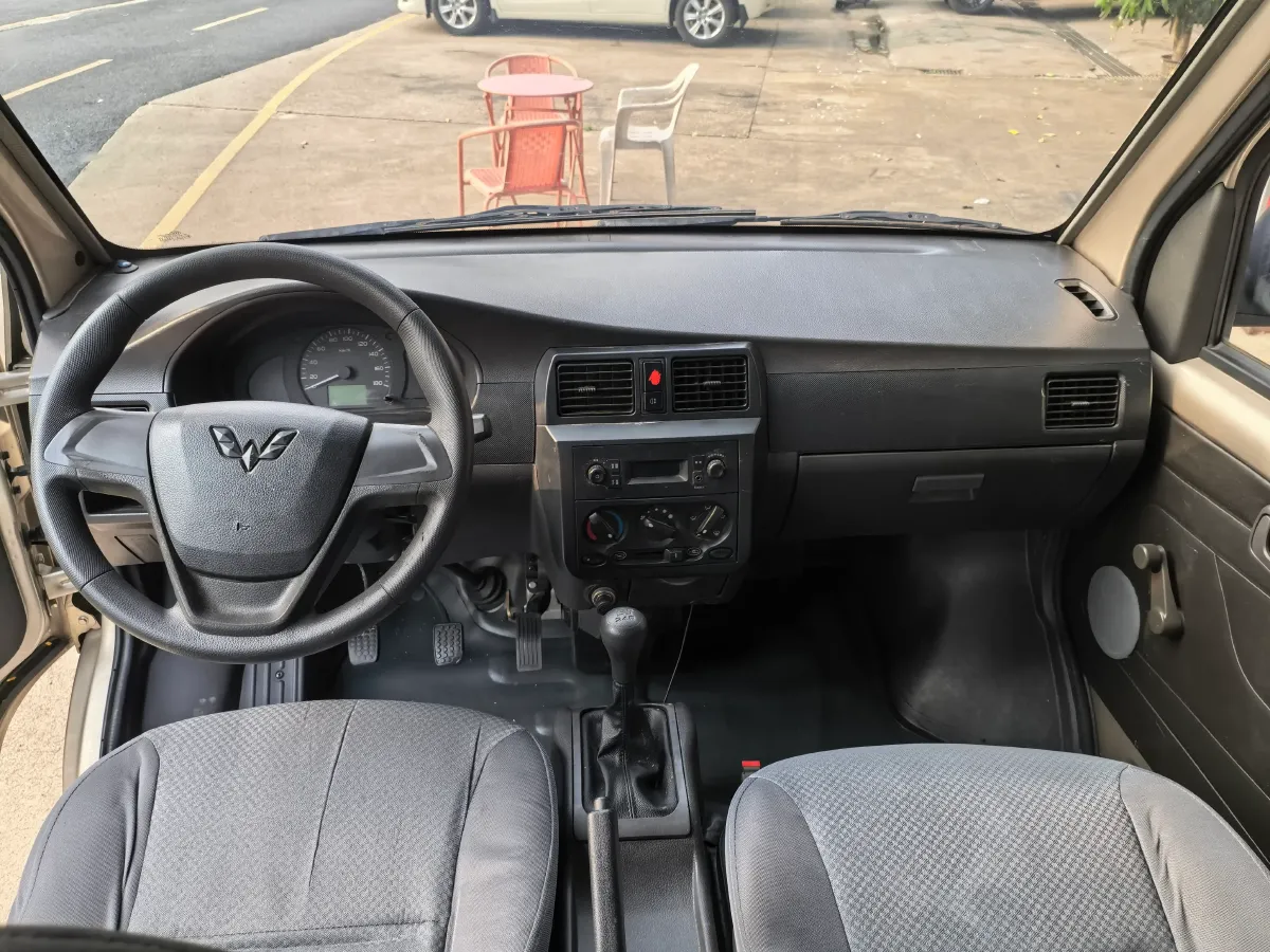 2021 WuLing RongGuang 1.5L 99HP L4 5MT,autocango,china used car exporter,china ev exporter,chinese used car exporter,chinese used ev exporter