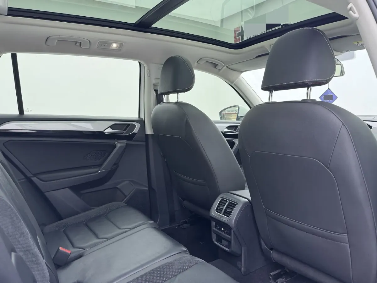 2019 Jeep Cherokee 2.0T 234HP L4 9AT,autocango,china used car exporter,china ev exporter,chinese used car exporter,chinese used ev exporter