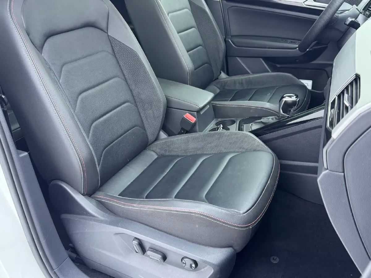 2019 Jeep Cherokee 2.0T 234HP L4 9AT,autocango,china used car exporter,china ev exporter,chinese used car exporter,chinese used ev exporter