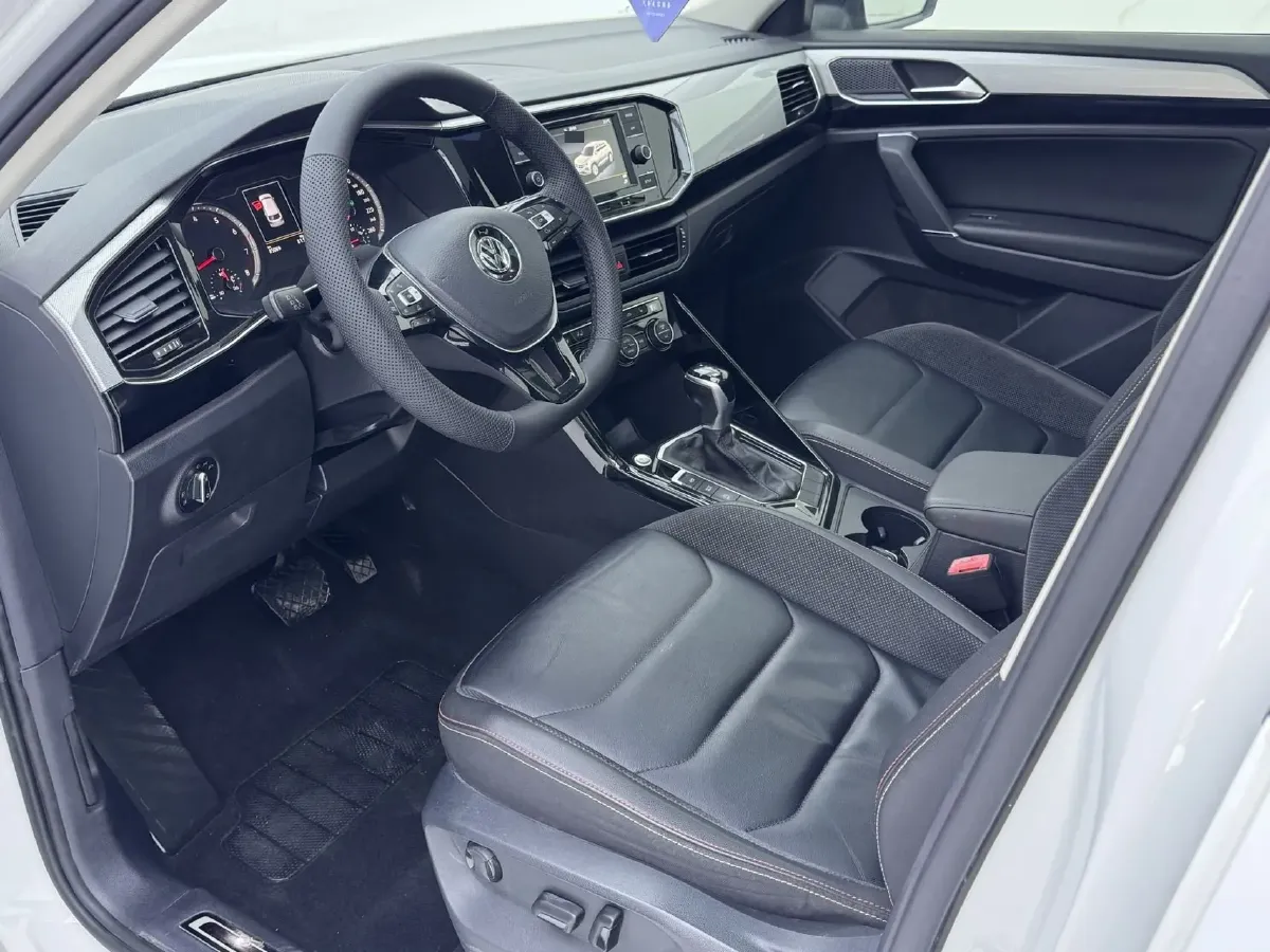 2019 Jeep Cherokee 2.0T 234HP L4 9AT,autocango,china used car exporter,china ev exporter,chinese used car exporter,chinese used ev exporter