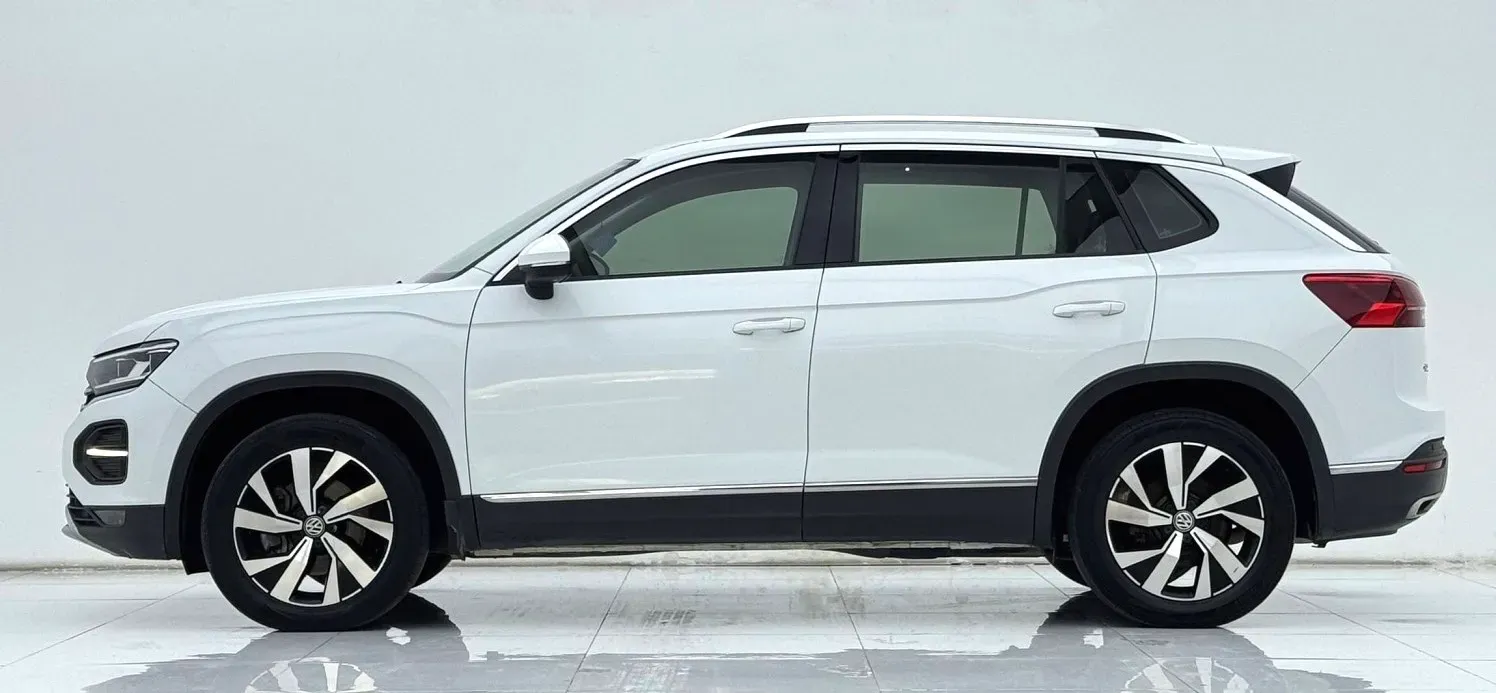 2019 Jeep Cherokee 2.0T 234HP L4 9AT,autocango,china used car exporter,china ev exporter,chinese used car exporter,chinese used ev exporter