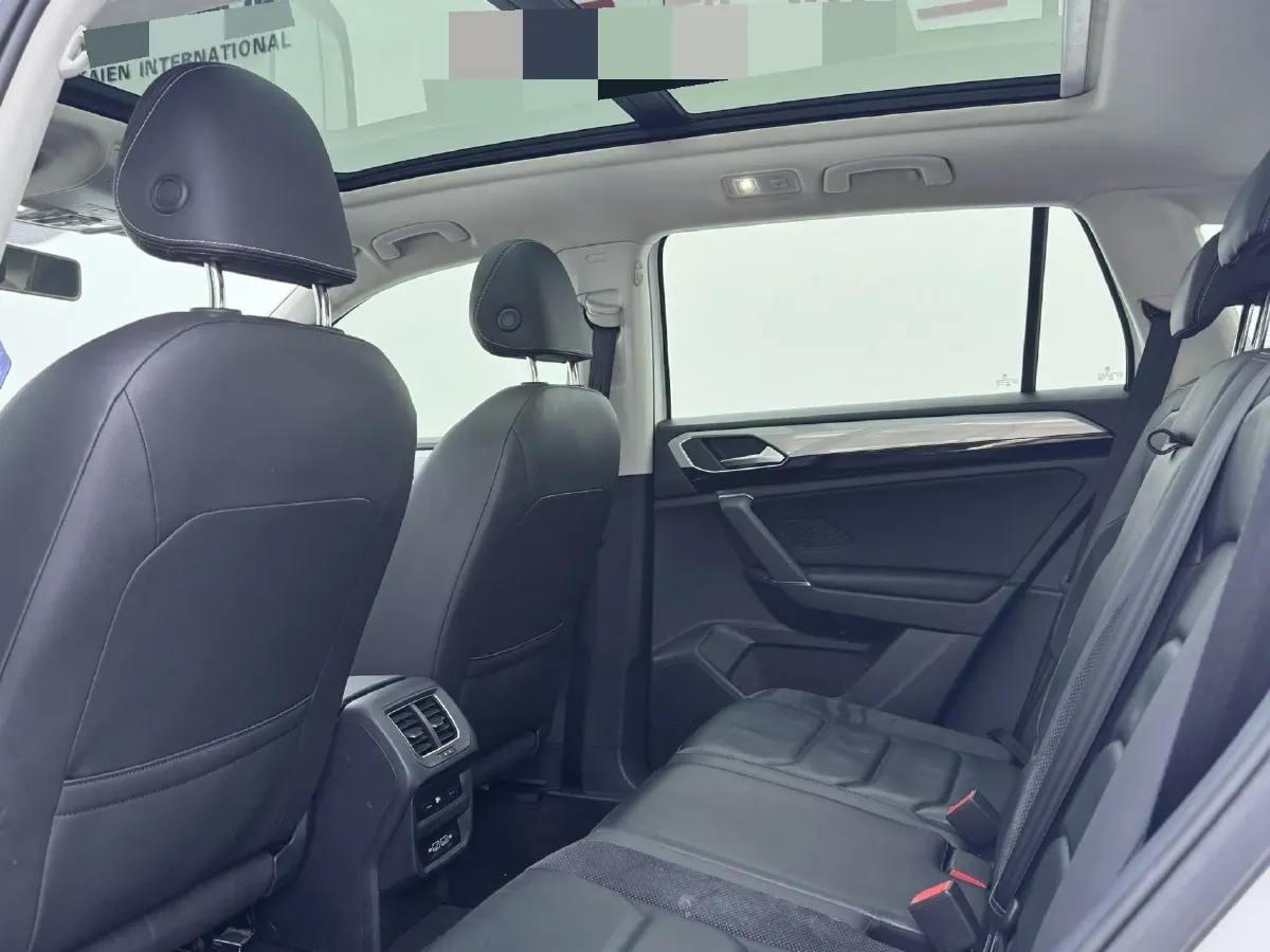 2019 Jeep Cherokee 2.0T 234HP L4 9AT,autocango,china used car exporter,china ev exporter,chinese used car exporter,chinese used ev exporter