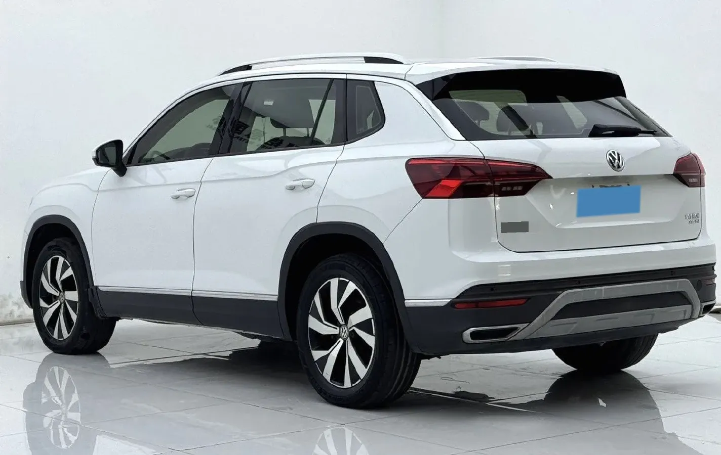 2019 Jeep Cherokee 2.0T 234HP L4 9AT,autocango,china used car exporter,china ev exporter,chinese used car exporter,chinese used ev exporter