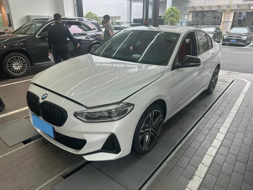 2021 BMW 1 Series 2.0T 192HP L4 7DCT,autocango,china used car exporter,china ev exporter,chinese used car exporter,chinese used ev exporter