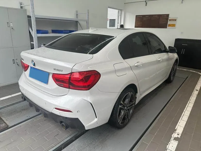 2021 BMW 1 Series 2.0T 192HP L4 7DCT,autocango,china used car exporter,china ev exporter,chinese used car exporter,chinese used ev exporter