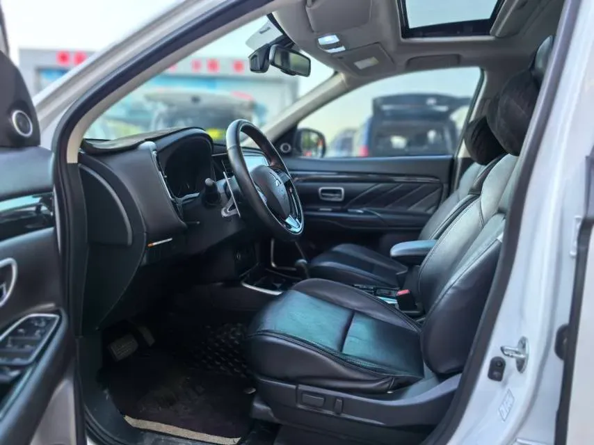 2019 Mitsubishi Outlander 2.4L 192HP L4 CVT,autocango,china used car exporter,china ev exporter,chinese used car exporter,chinese used ev exporter