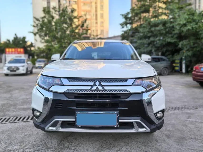 2019 Mitsubishi Outlander 2.4L 192HP L4 CVT,autocango,china used car exporter,china ev exporter,chinese used car exporter,chinese used ev exporter