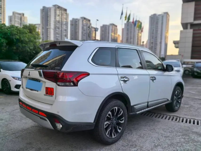 2019 Mitsubishi Outlander 2.4L 192HP L4 CVT,autocango,china used car exporter,china ev exporter,chinese used car exporter,chinese used ev exporter