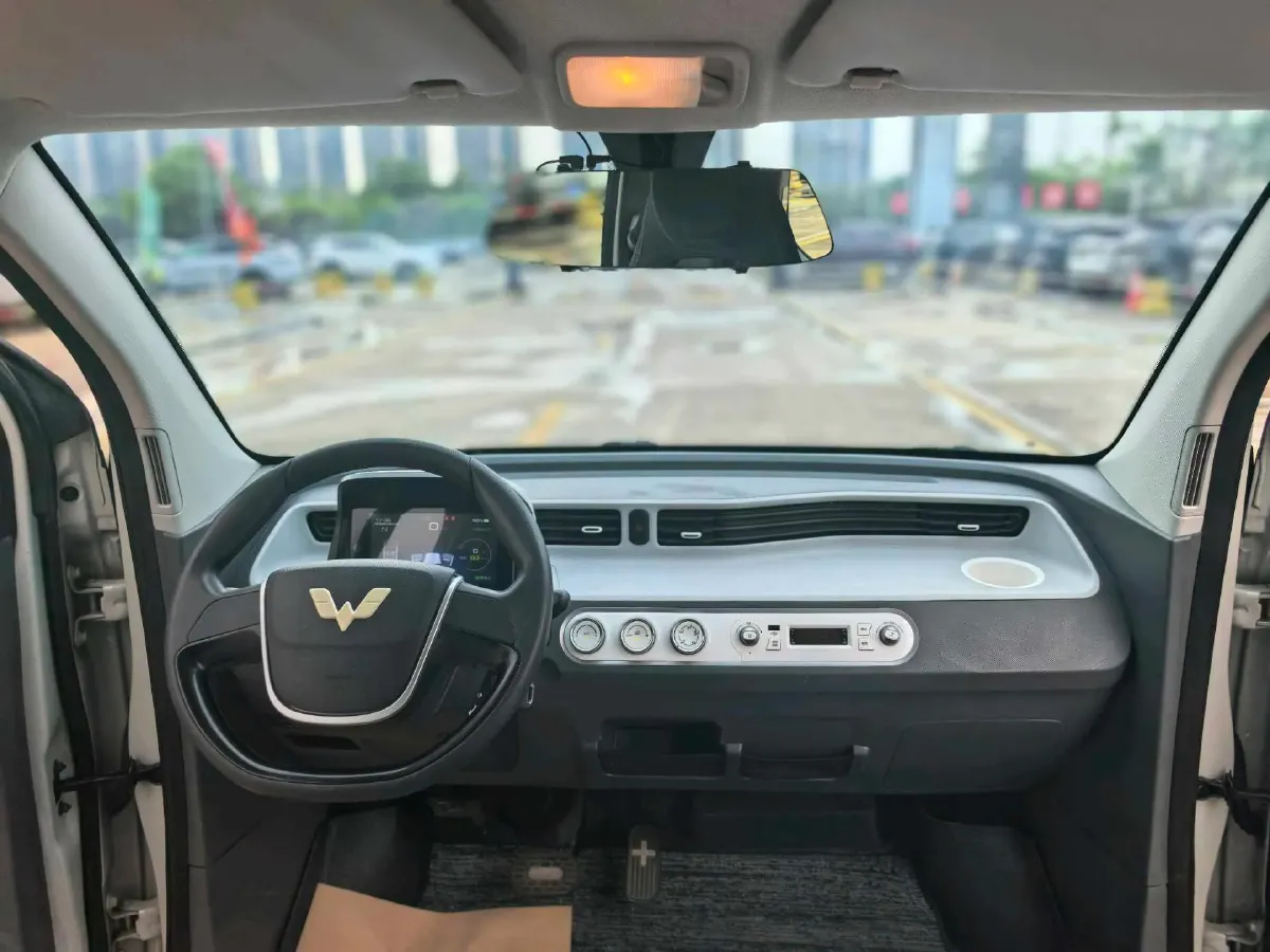 2021 WuLing HongGuang MINI EV BEV 13.9KWH,autocango,china used car exporter,china ev exporter,chinese used car exporter,chinese used ev exporter