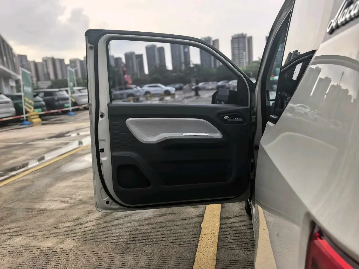 2021 WuLing HongGuang MINI EV BEV 13.9KWH,autocango,china used car exporter,china ev exporter,chinese used car exporter,chinese used ev exporter