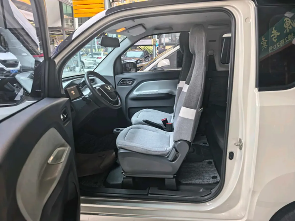 2021 WuLing HongGuang MINI EV BEV 13.9KWH,autocango,china used car exporter,china ev exporter,chinese used car exporter,chinese used ev exporter