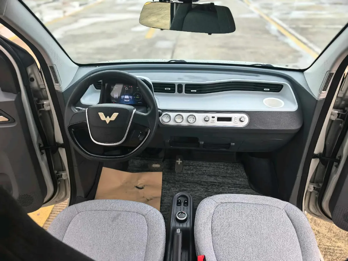 2021 WuLing HongGuang MINI EV BEV 13.9KWH,autocango,china used car exporter,china ev exporter,chinese used car exporter,chinese used ev exporter