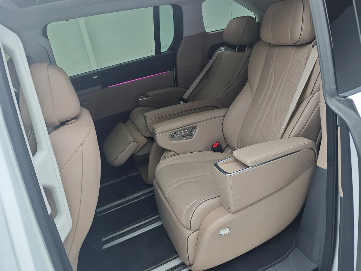 2025 Xpeng X9 BEV,autocango,china used car exporter,china ev exporter,chinese used car exporter,chinese used ev exporter