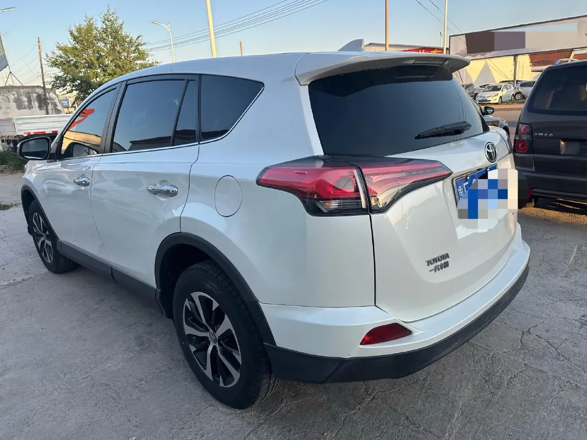 2016 Mitsubishi Outlander 2.0L 150HP L4 CVT,autocango,china used car exporter,china ev exporter,chinese used car exporter,chinese used ev exporter