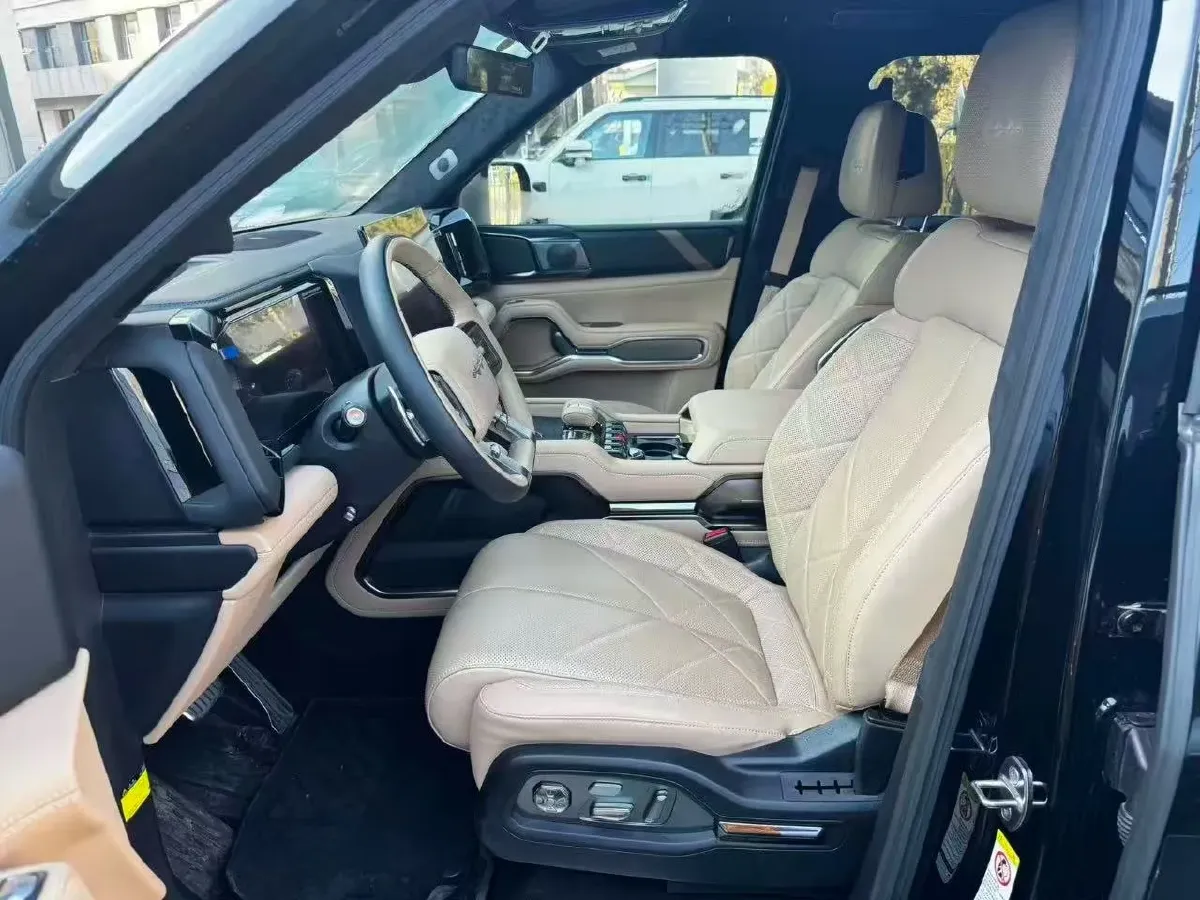 2025 FangChengBao Bao 8 2.0T 245HP L4 E-CVT PHEV 36.8KWH,autocango,china used car exporter,china ev exporter,chinese used car exporter,chinese used ev exporter