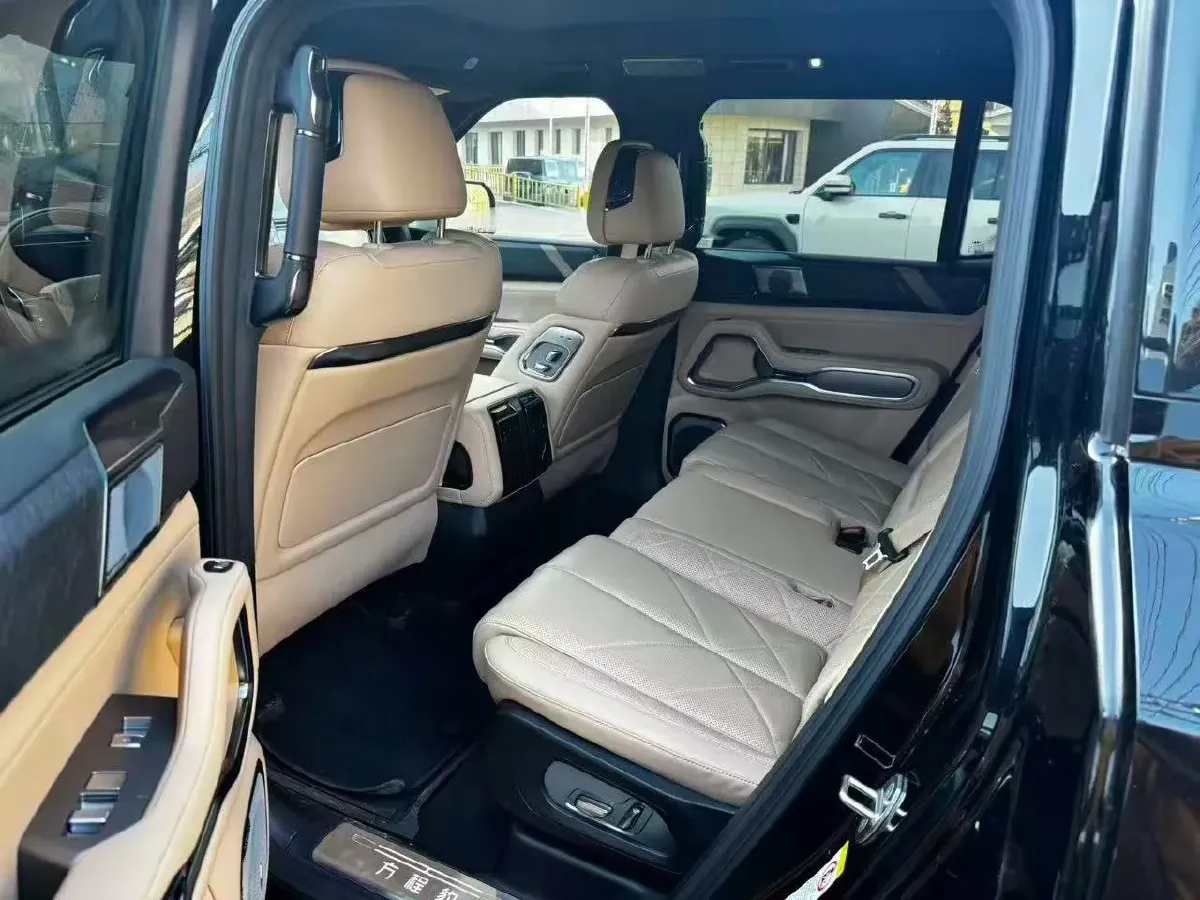 2025 FangChengBao Bao 8 2.0T 245HP L4 E-CVT PHEV 36.8KWH,autocango,china used car exporter,china ev exporter,chinese used car exporter,chinese used ev exporter