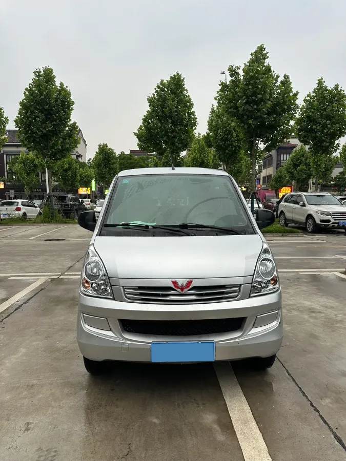 2020 WuLing RongGuang 1.2L 76HP L4 5MT,autocango,china used car exporter,china ev exporter,chinese used car exporter,chinese used ev exporter