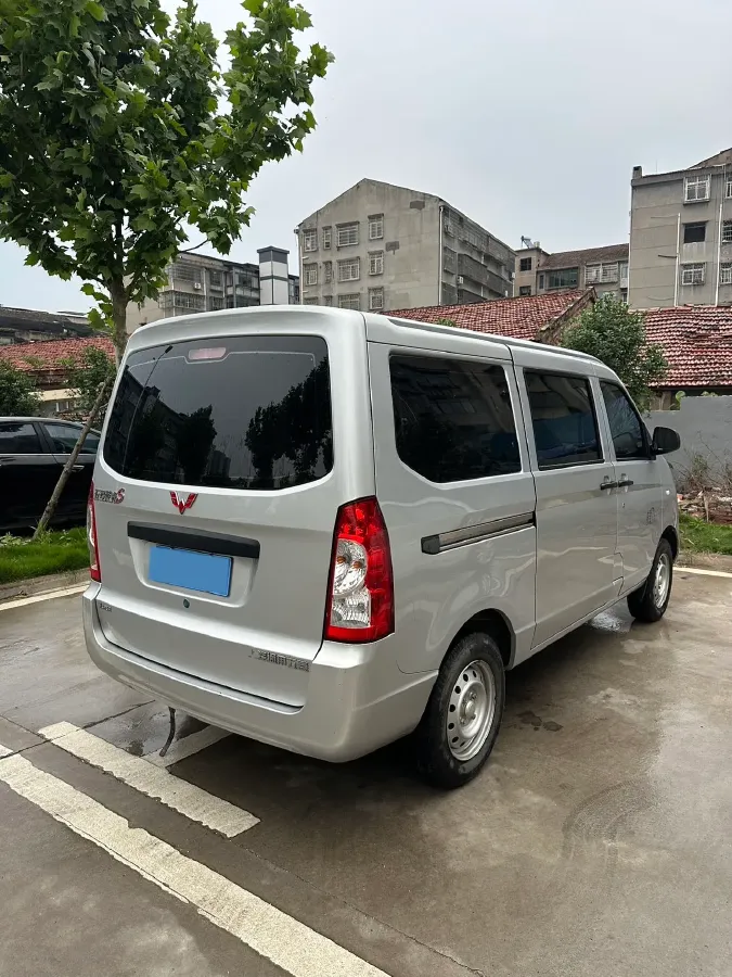 2020 WuLing RongGuang 1.2L 76HP L4 5MT,autocango,china used car exporter,china ev exporter,chinese used car exporter,chinese used ev exporter