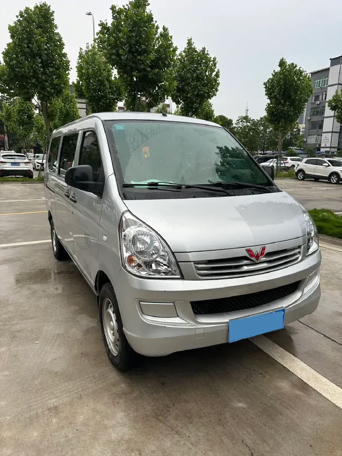 2020 WuLing RongGuang 1.2L 76HP L4 5MT,autocango,china used car exporter,china ev exporter,chinese used car exporter,chinese used ev exporter