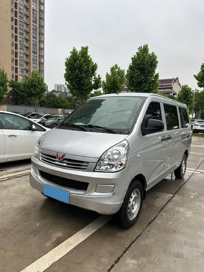 2020 WuLing RongGuang 1.2L 76HP L4 5MT,autocango,china used car exporter,china ev exporter,chinese used car exporter,chinese used ev exporter