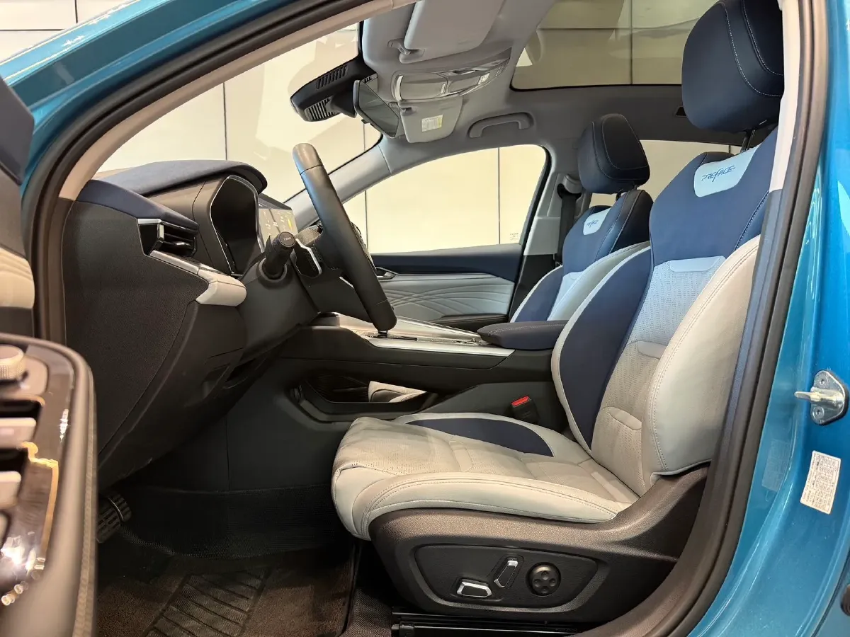2020 Geely Tugella 2.0T 238HP L4 8AT,autocango,china used car exporter,china ev exporter,chinese used car exporter,chinese used ev exporter