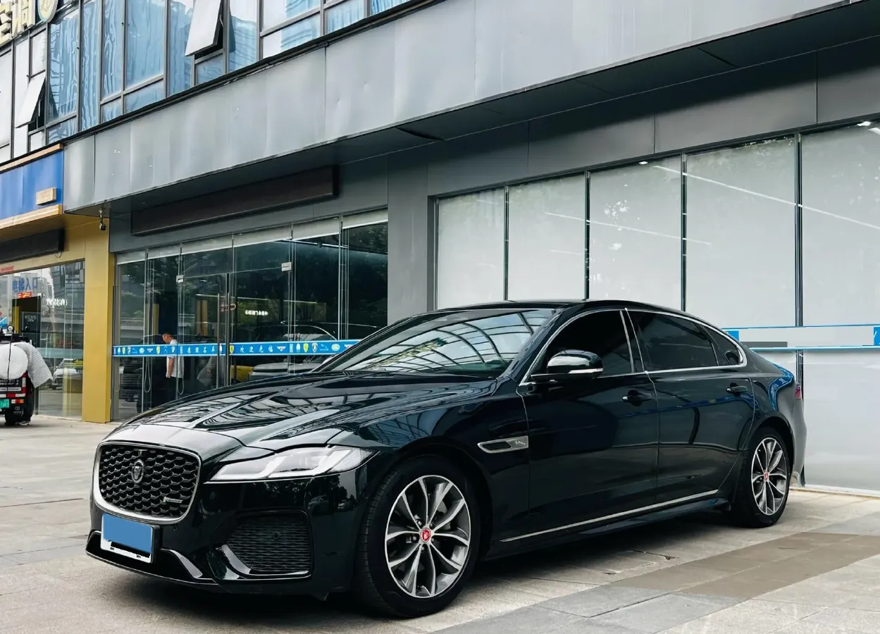 2021 Jaguar XFL 2.0T 250HP L4 8AT,autocango,china used car exporter,china ev exporter,chinese used car exporter,chinese used ev exporter