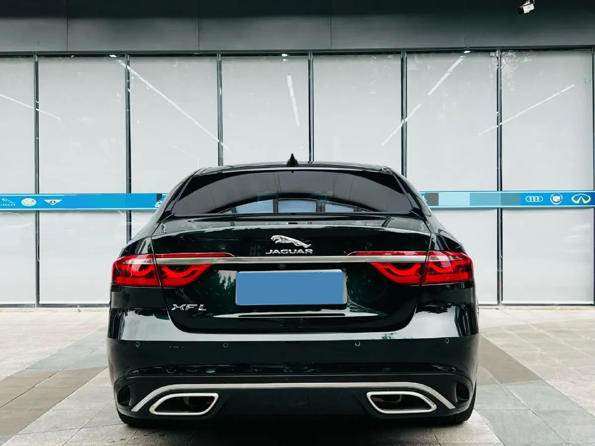 2021 Jaguar XFL 2.0T 250HP L4 8AT,autocango,china used car exporter,china ev exporter,chinese used car exporter,chinese used ev exporter