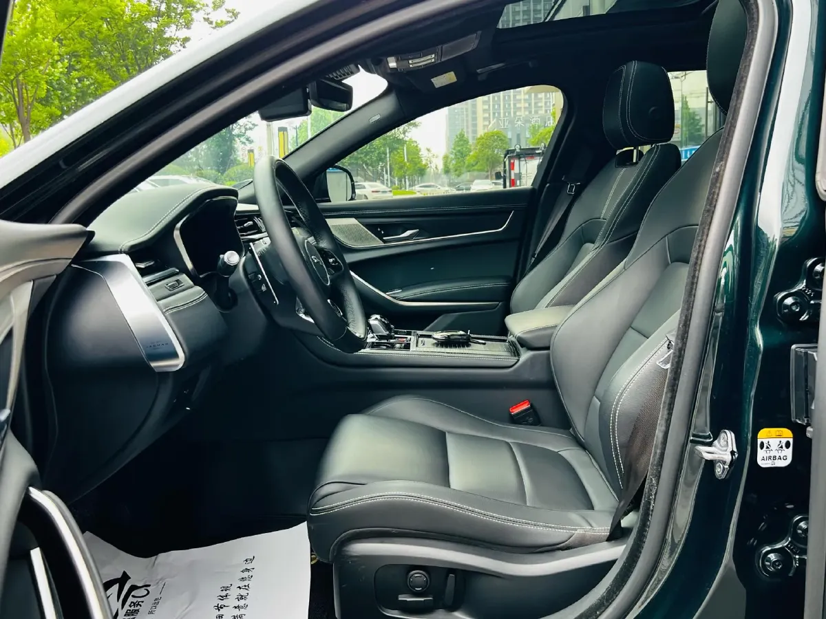 2021 Jaguar XFL 2.0T 250HP L4 8AT,autocango,china used car exporter,china ev exporter,chinese used car exporter,chinese used ev exporter