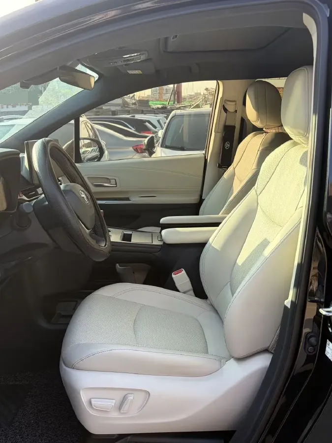 2024 Toyota Granvia 2.5L 189HP L4 E-CVT Hybrid,autocango,china used car exporter,china ev exporter,chinese used car exporter,chinese used ev exporter
