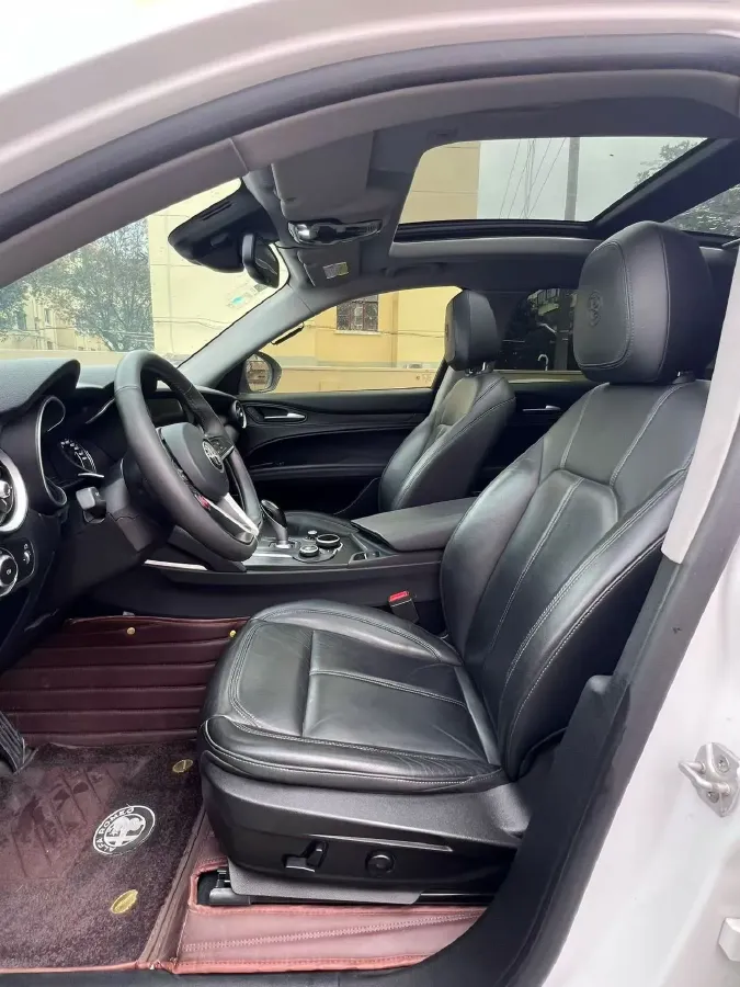 2017 Jaguar XE 2.0T 240HP L4 8AT,autocango,china used car exporter,china ev exporter,chinese used car exporter,chinese used ev exporter