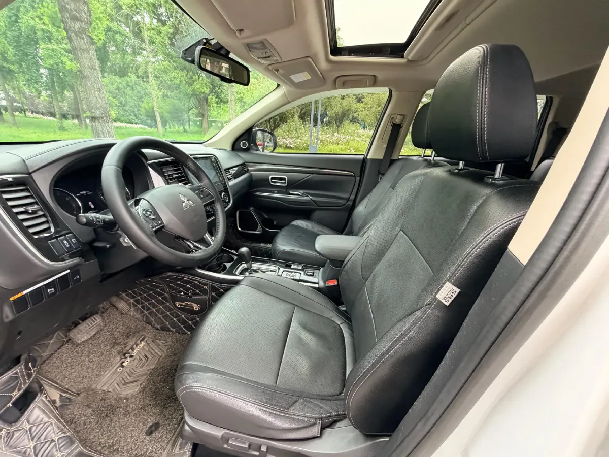 2018 Mitsubishi Outlander 2.4L 192HP L4 CVT,autocango,china used car exporter,china ev exporter,chinese used car exporter,chinese used ev exporter