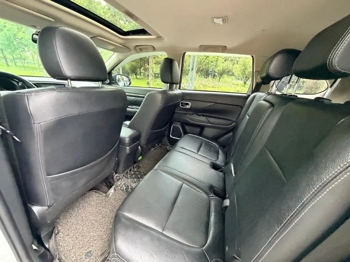 2018 Mitsubishi Outlander 2.4L 192HP L4 CVT,autocango,china used car exporter,china ev exporter,chinese used car exporter,chinese used ev exporter
