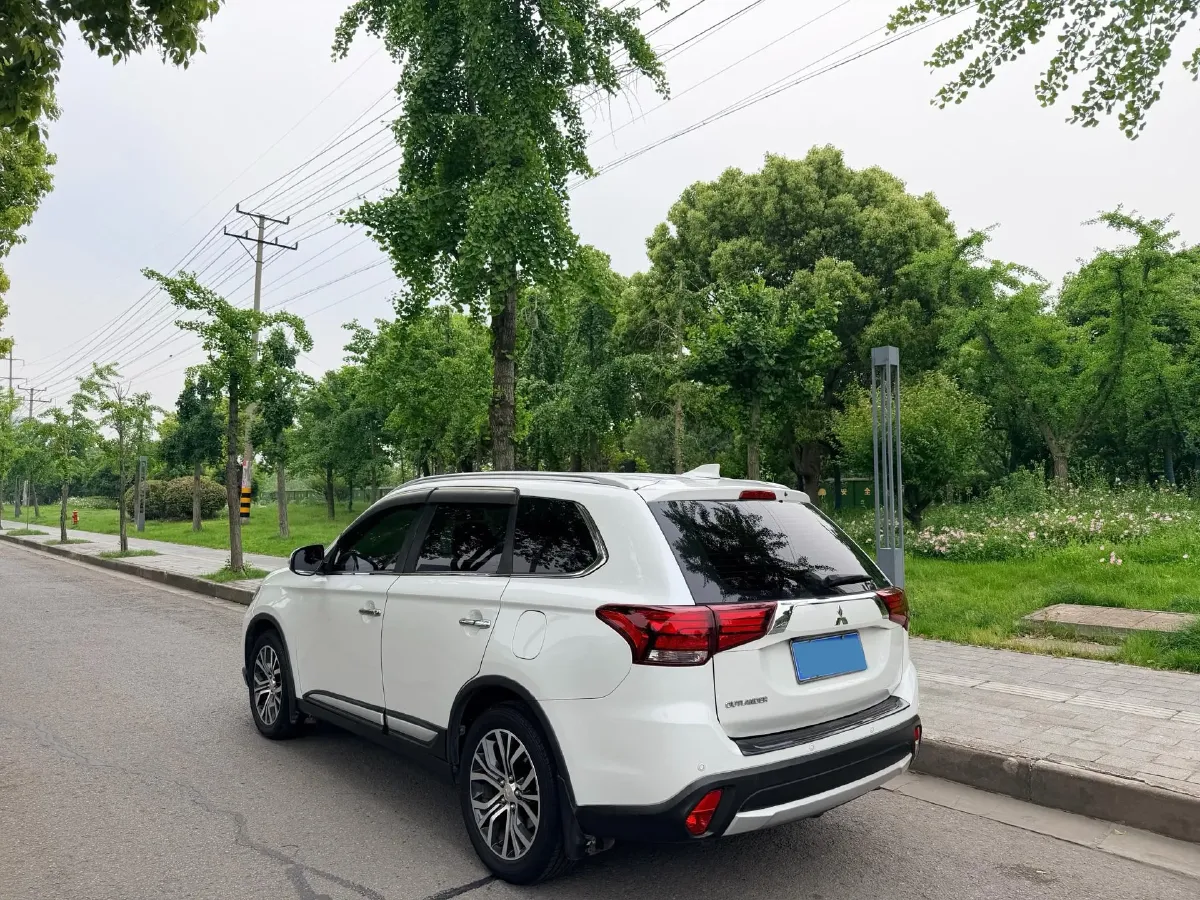 2018 Mitsubishi Outlander 2.4L 192HP L4 CVT,autocango,china used car exporter,china ev exporter,chinese used car exporter,chinese used ev exporter