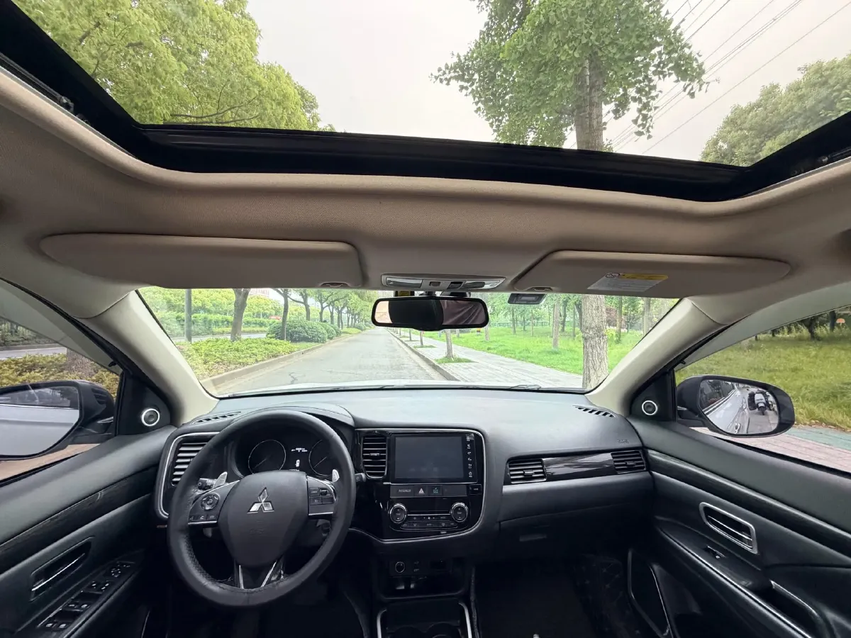2018 Mitsubishi Outlander 2.4L 192HP L4 CVT,autocango,china used car exporter,china ev exporter,chinese used car exporter,chinese used ev exporter