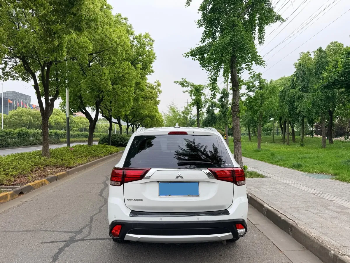 2018 Mitsubishi Outlander 2.4L 192HP L4 CVT,autocango,china used car exporter,china ev exporter,chinese used car exporter,chinese used ev exporter