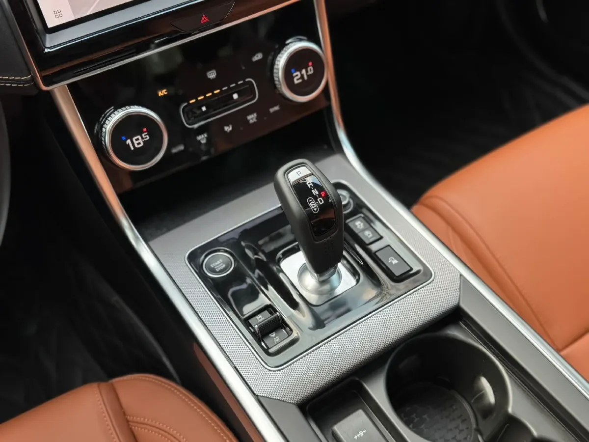 2021 Jaguar XEL 2.0T 250HP L4 8AT,autocango,china used car exporter,china ev exporter,chinese used car exporter,chinese used ev exporter